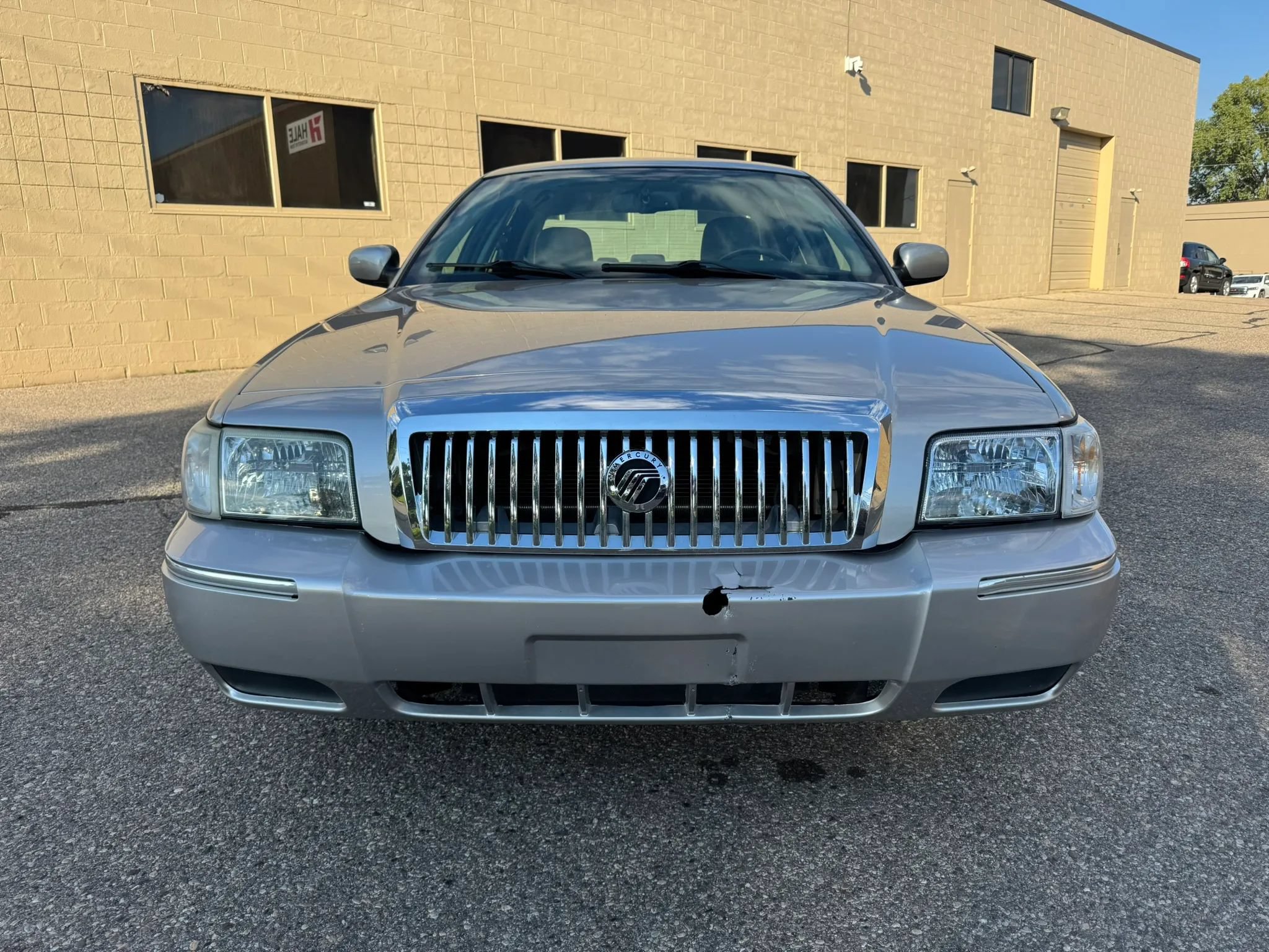 Used 2010 Mercury Grand Marquis LS RWD image 2