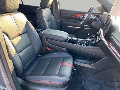 Used 2024 Chevrolet Traverse RS w/ LPO, Floor Liner Package image 37