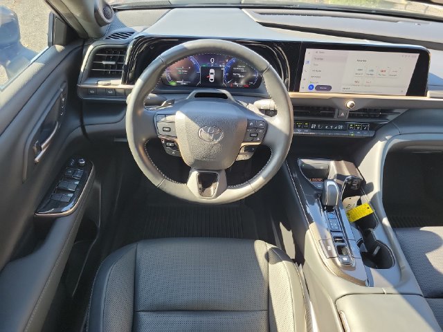 Used 2024 Toyota Crown Platinum AWD/4WD image 9