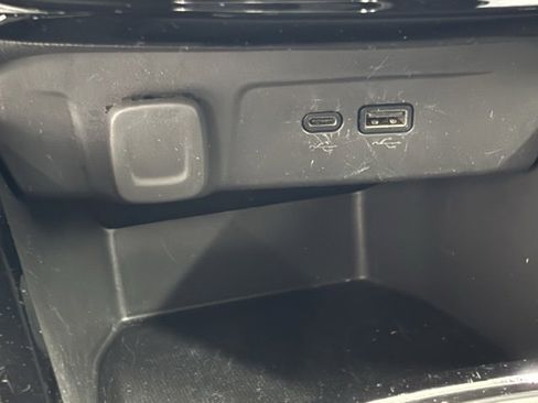 Used 2025 Chevrolet Trax LT image 25