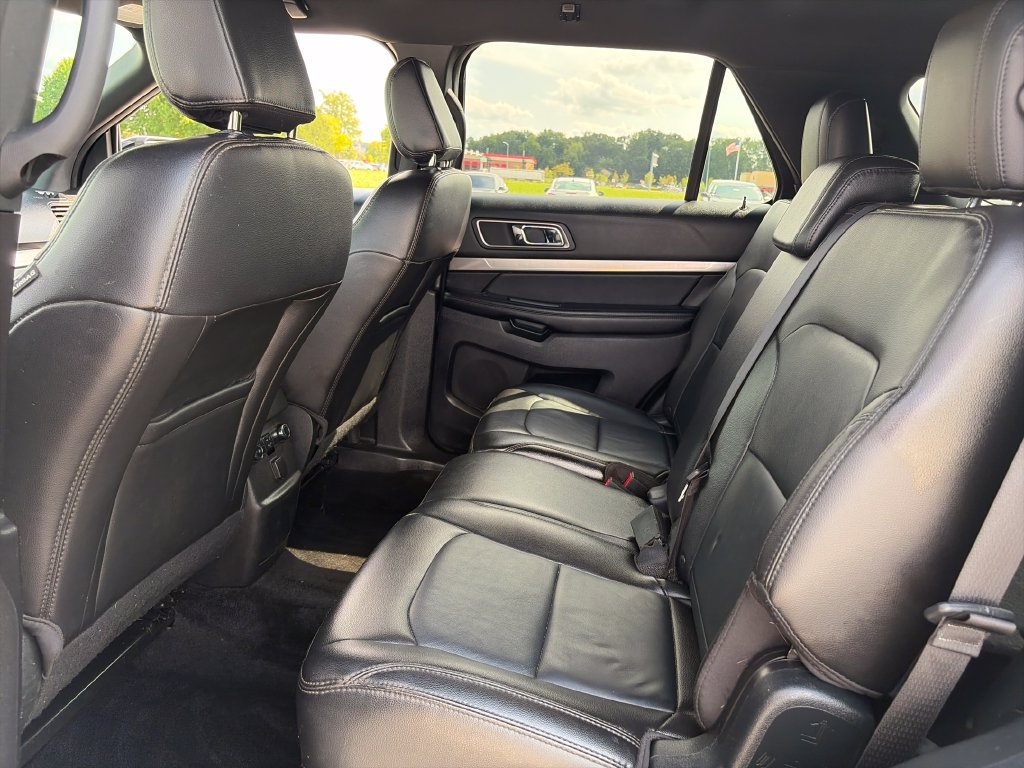 Used 2018 Ford Explorer XLT w/ Equipment Group 202A FWD image 25