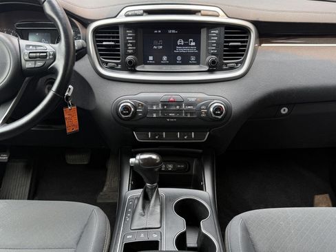 Used 2017 Kia Sorento AWD w/ LX Convenience Package image 33