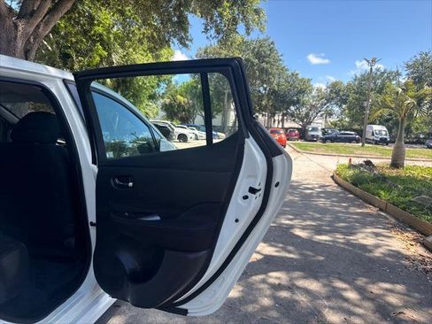 Used 2019 Nissan Leaf S FWD image 18