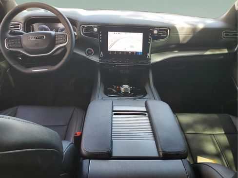 Certified 2024 Jeep Wagoneer Series II image 20