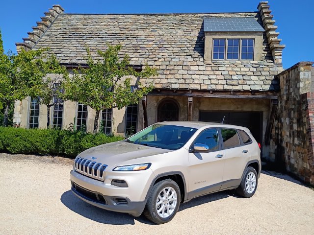 Used 2014 Jeep Cherokee Sport FWD image 1