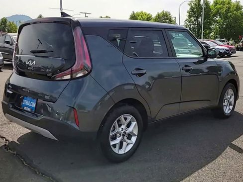 Used 2023 Kia Soul LX w/ LX Technology Package FWD image 8