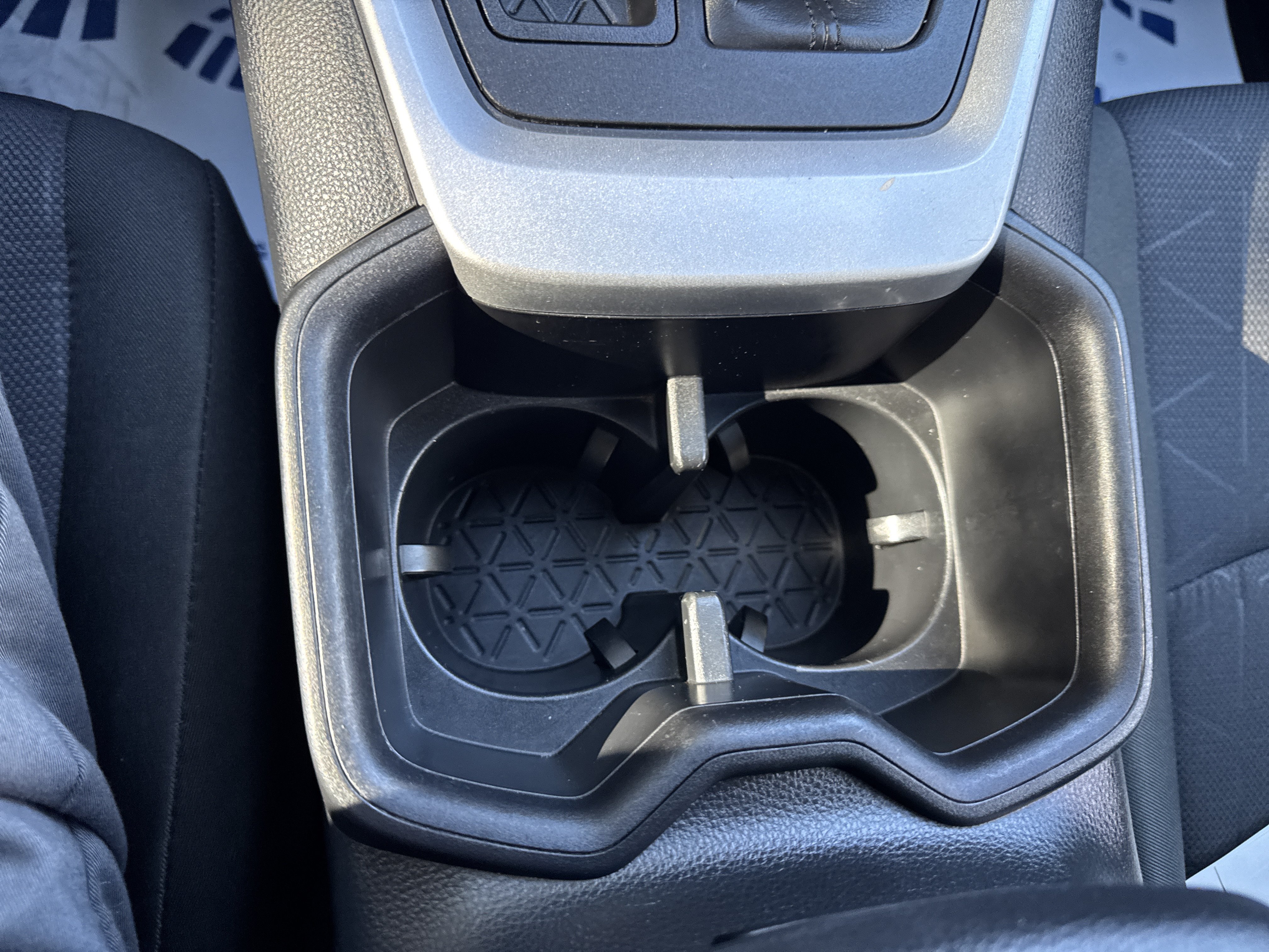 Used 2025 Toyota RAV4 XLE FWD image 33