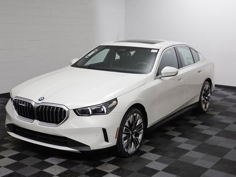 New 2026 BMW 530i xDrive w/ Premium Package image 2