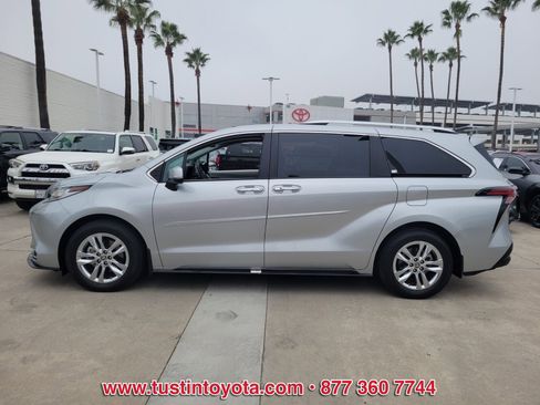 Certified 2023 Toyota Sienna Limited image 7
