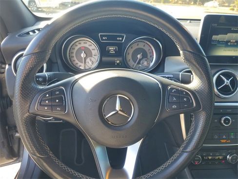 Used 2015 Mercedes-Benz CLA 250 image 14