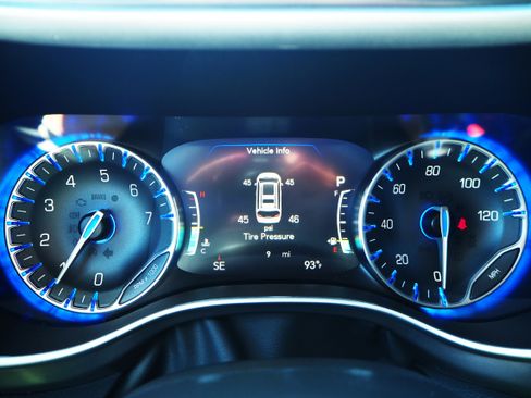 New 2025 Chrysler Voyager LX image 25