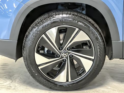 New 2026 Volkswagen Taos SE image 24