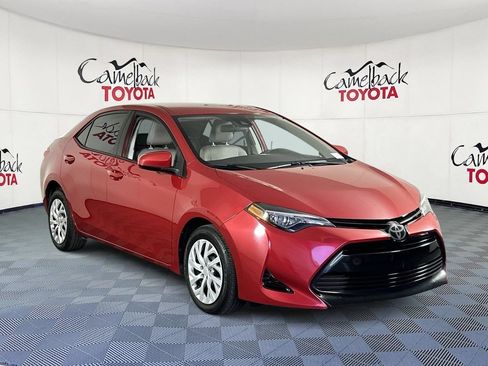 Used 2018 Toyota Corolla LE w/ Carpet Mat Package (TMS) FWD image 3