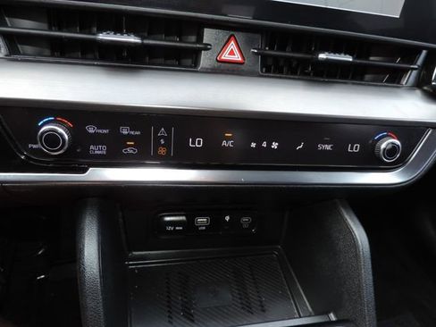 Used 2025 Kia Sportage EX image 21