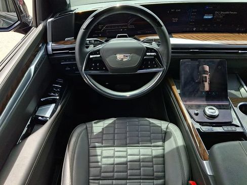 Certified 2025 Cadillac Escalade Sport Platinum w/ LPO, Floor Liner Package AWD/4WD image 11