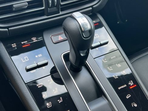 Certified 2023 Porsche Macan S AWD/4WD image 25