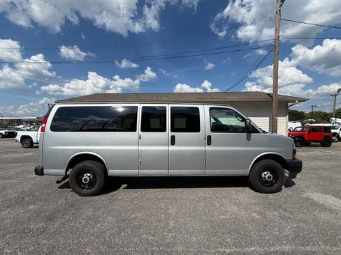 Used 2024 GMC Savana 3500 LS RWD image 1