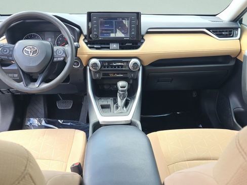 Used 2021 Toyota RAV4 XLE w/ Convenience Package FWD image 11