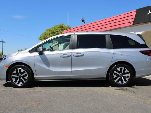 Used 2025 Honda Odyssey EX-L image 13