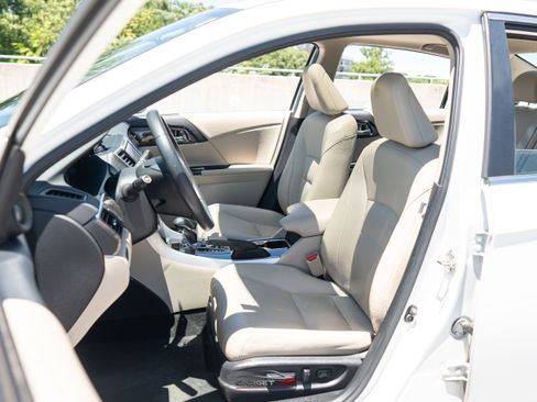 Used 2017 Honda Accord EX-L image 16