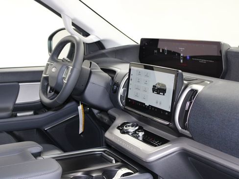 New 2026 Ford Expedition Active image 31