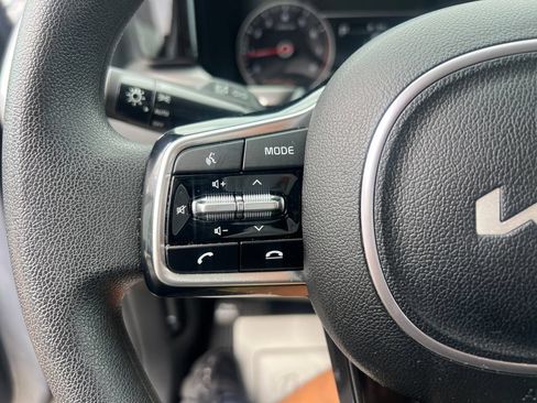 Certified 2023 Kia Sorento LX AWD/4WD image 18
