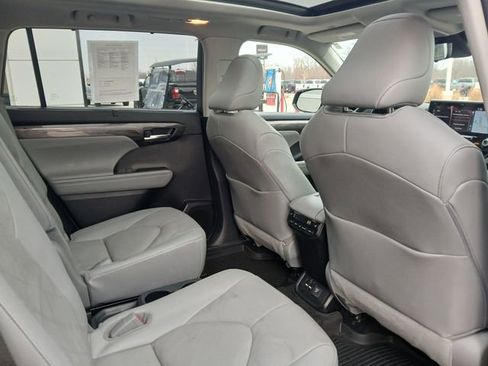 Used 2020 Toyota Highlander Platinum image 19