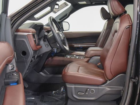 Used 2023 Ford Expedition Max Limited AWD/4WD image 2