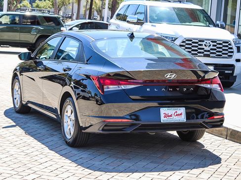 Used 2023 Hyundai Elantra SE FWD image 9