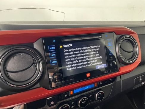 Used 2017 Toyota Tacoma TRD Off-Road AWD/4WD image 7