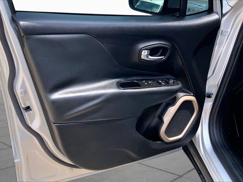 Used 2016 Jeep Renegade Limited FWD image 22