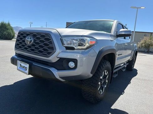 Used 2020 Toyota Tacoma TRD Off-Road w/ TRD Premium Off Road Package AWD/4WD image 12