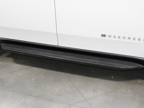 Used 2023 Jeep Wagoneer L Series II image 12