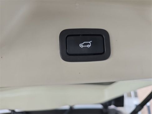 Used 2015 Land Rover Range Rover Supercharged image 16