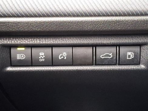 Used 2025 Toyota Camry SE image 24