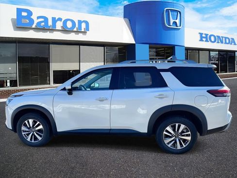Used 2023 Nissan Pathfinder SL AWD/4WD image 3