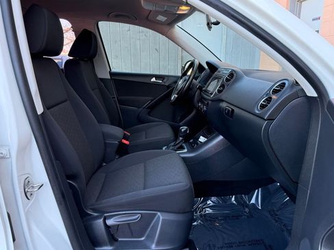 Used 2018 Volkswagen Tiguan Limited w/ Premium Package image 19