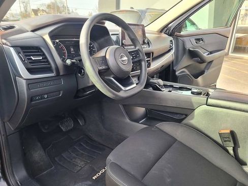 Used 2023 Nissan Rogue S image 11