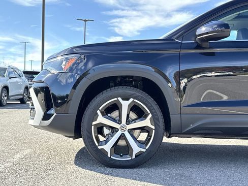 New 2026 Volkswagen Taos SEL image 9