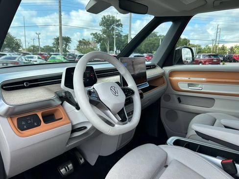 Used 2025 Volkswagen ID. Buzz Pro S Plus RWD image 16