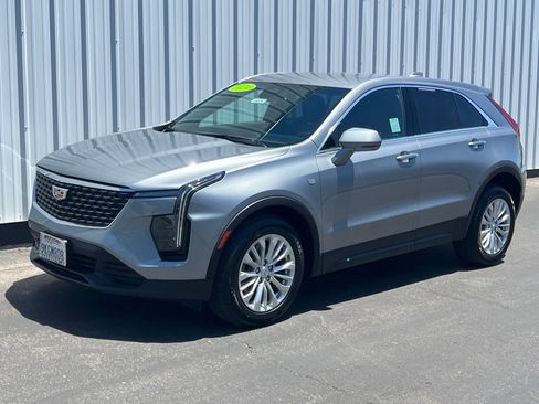 Used 2024 Cadillac XT4 Luxury w/ Cold Weather Package FWD image 1