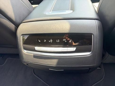 Used 2021 Cadillac Escalade Premium Luxury AWD/4WD image 22