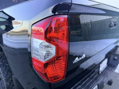 Used 2014 Toyota Tundra Limited w/ Limited Premium Package image 11