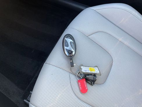 Used 2025 Hyundai Elantra Limited image 22