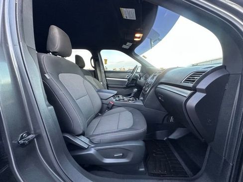 Used 2019 Ford Explorer XLT image 30