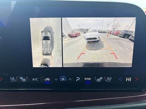 Used 2025 Chevrolet Traverse RS image 23