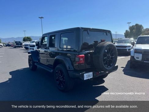Used 2025 Jeep Wrangler Unlimited Sahara AWD/4WD image 3