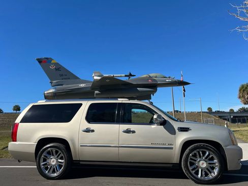 Used 2014 Cadillac Escalade ESV Platinum image 1