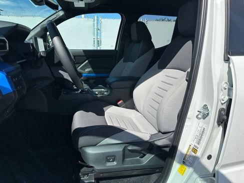 Used 2025 Toyota Tacoma TRD Off-Road image 9