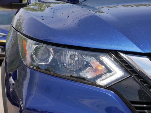 Used 2020 Nissan Rogue Sport SV w/ All-Weather Package AWD/4WD image 16